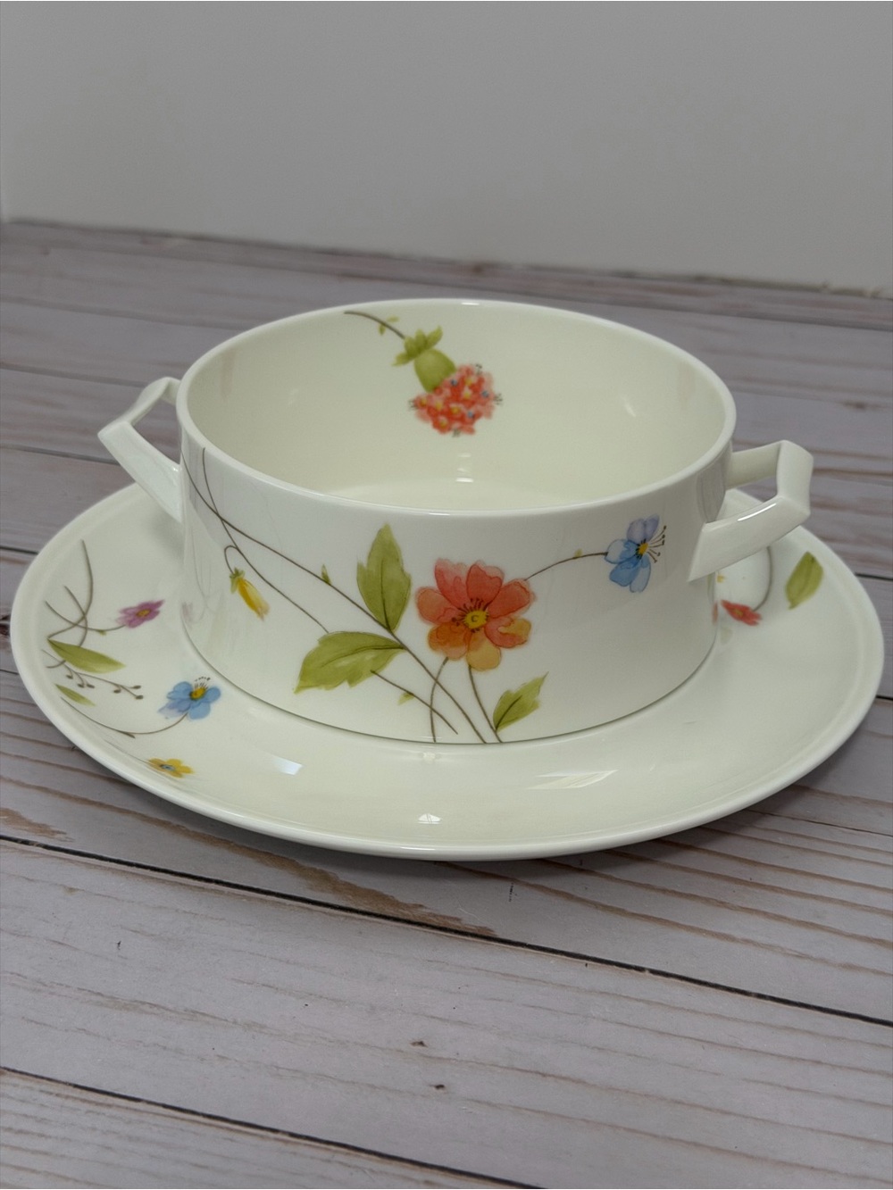 Mikasa Japan JUST FLOWERS Gravy Boat &  Underplate 2 pc set Bone China